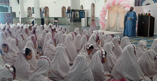 جشن تکلیف دختران دانش‌آموز پارسیان