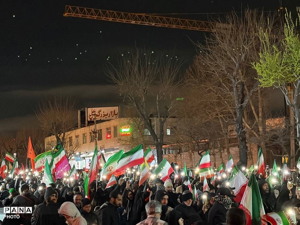 بیعت مردم کرج با سومین رهبر انقلاب اسلامی 