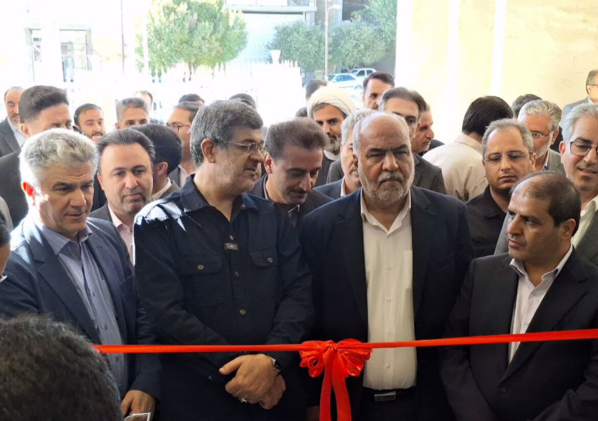 افتتاح نیروگاه خورشیدی ،گلخانه و طرح توسعه بیمارستان آیت الله خاتمی همزمان با هفته دولت