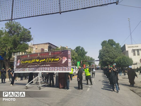 خیابان امام در روز تاسوعای حسینی حال و هوای دیگری میدهد 
