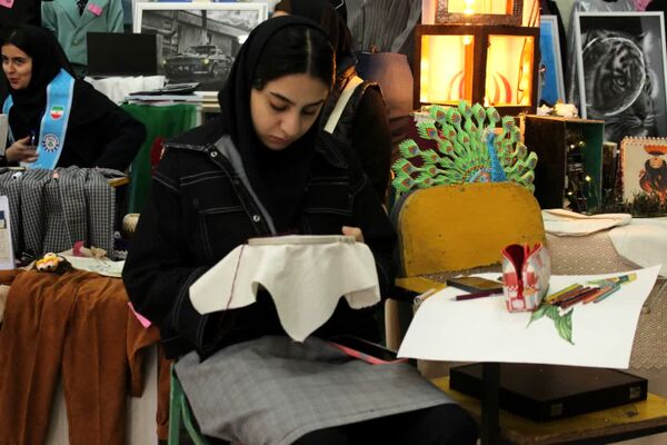 نمایشگاه دست‌سازه‌های هنرستان‌های ناحیه۲ زنجان