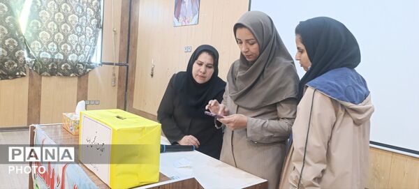 انتخابات انجمن اولیا و مربیان مدرسه معلم یک آشخانه 