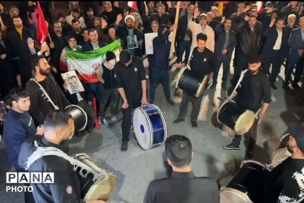 اجتماع پرشور شبانه مردم انقلابی در شهرستان فیروزکوه پس از شهادت جانسوز امام امت