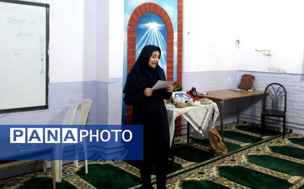 خوانش زندگی نامه شهدا در دبیرستان فاطمیه