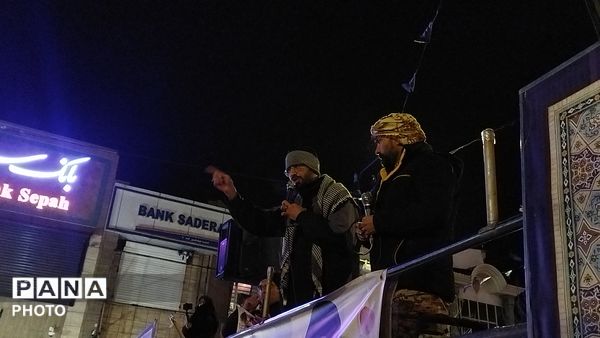اجتماع خانوادگی فرهنگیان نیشابور در خیابان امام خمینی 