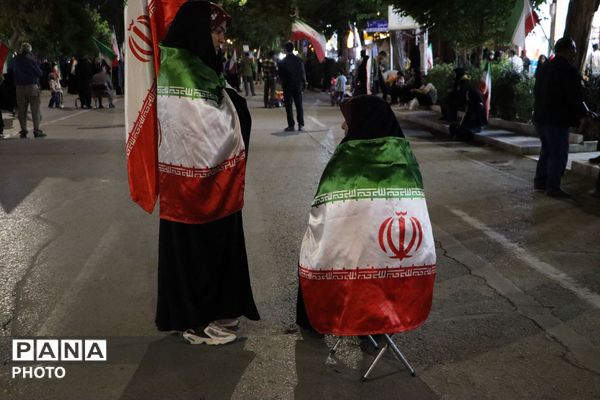 ما صحنه را خالی نمی کنیم