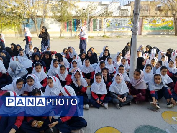 جشن ولادت حضرت زینب(س) و بزرگداشت روز پرستار در دبستان تکتم