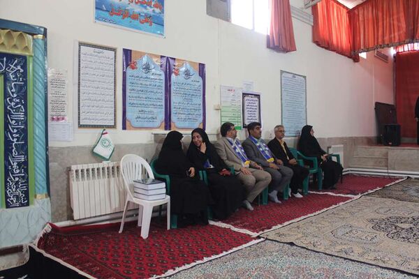 بازدید مدیر سازمان دانش‌آموزی استان و همکاران ستادی از مدارس تشکیلاتی زرند 