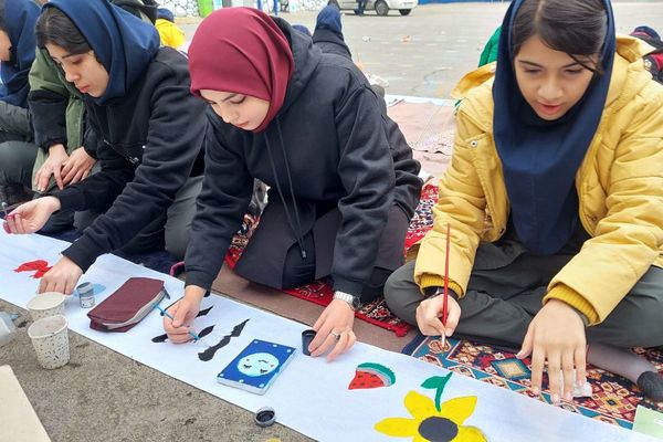 نمایشگاه دست سازه‌های دانش‌آموزان مدرسه شهید شرافت بهارستان‌دو