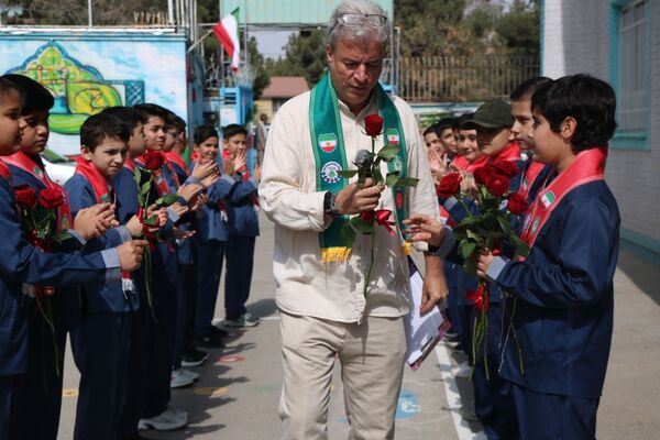 جشن اول مهر و زنگ ایثار در دبستان شهریار