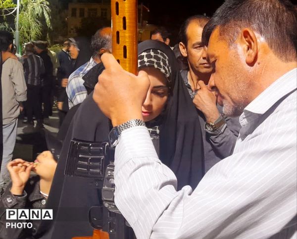 تجمعات حماسی در نجف آباد همراه با آموزش کار با سلاح