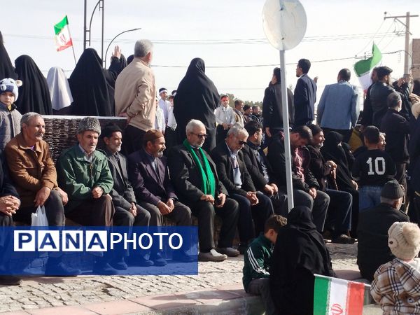 حضور پرشور مردم در راهپیمایی ۲۲ بهمن شهرستان کندر