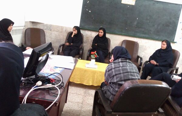 اولین جلسه همیاران مشاور در دبیرستان فاطمیه