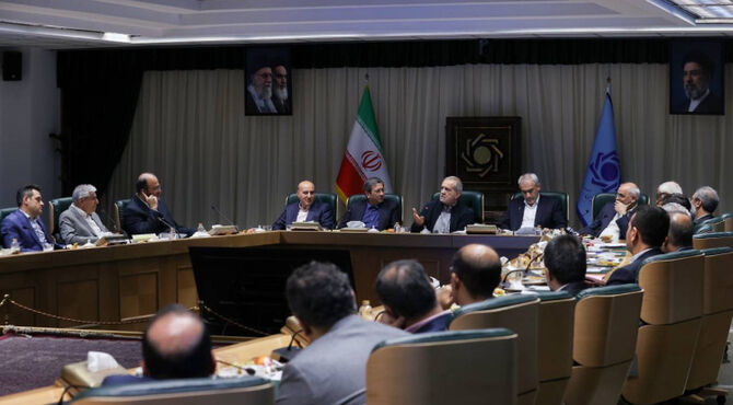 فرمان رئیس‌جمهور برای ثبات بازار ارز/ محکم ایستاده‌ایم، آمریکا در جنگ اقتصادی نیز ناکام خواهد ماند‌