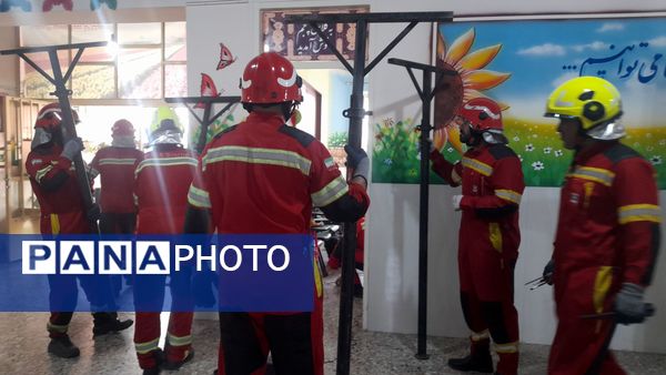 مانور سراسری زلزله در دبستان یکتا شهرستان قائمشهر
