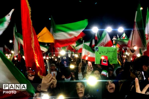 یادبود شهدا و تجدید پیمان مردمی