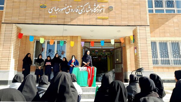 زنگ انقلاب در مدرسه فاروق منصور عباسی شهرستان اردل