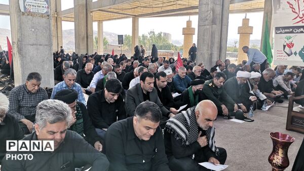 مشق عشق در پلدختر؛ حضور دانش‌ آموزان و خانواده‌ ها در پیاده‌ روی اربعین حسینی