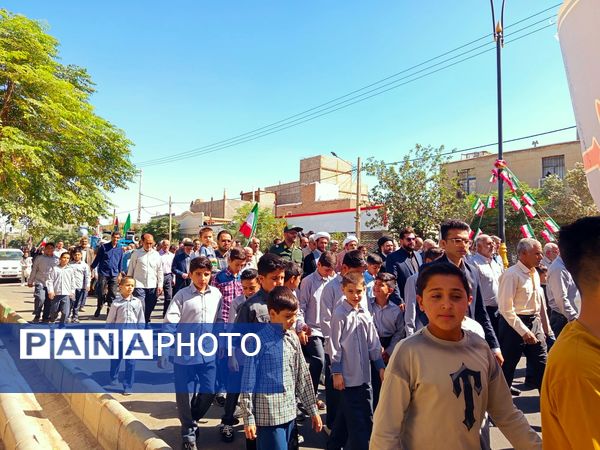 قدمی هم‌سنگر ایمان؛ از مدرسه تا صف نماز جمعه