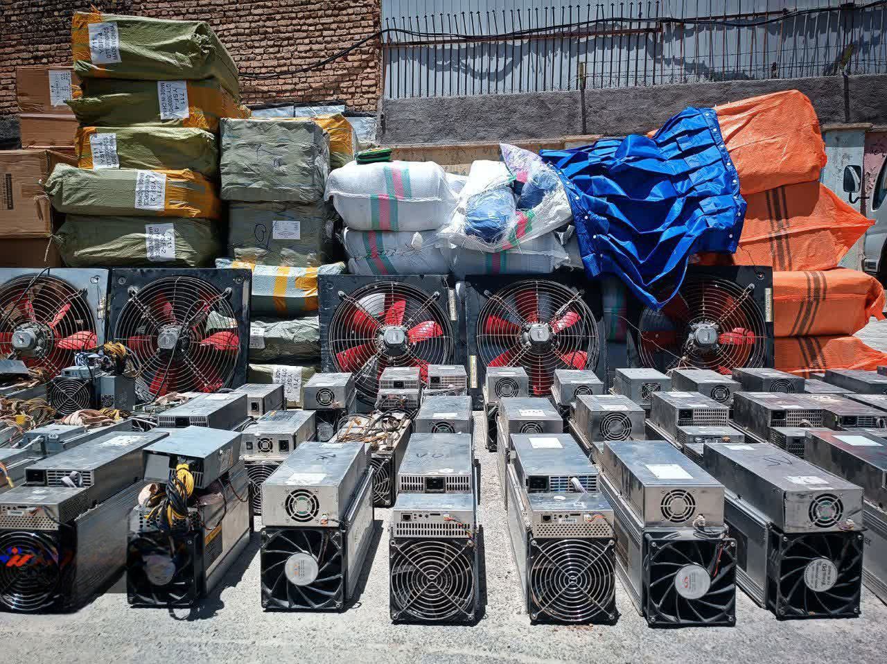 اجرای طرح ارتقای امنیت اجتماعی در شهرستان شازند با کشف بیش از ۱۰۰ میلیارد ریال کالای قاچاق