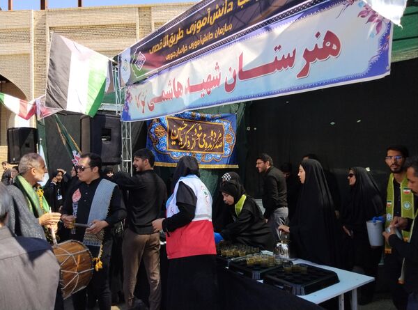 برپایی موکب سازمان دانش‌آموزی و رادیو پانا خراسان جنوبی در مسیر پیاده‌روی جاماندگان اربعین 