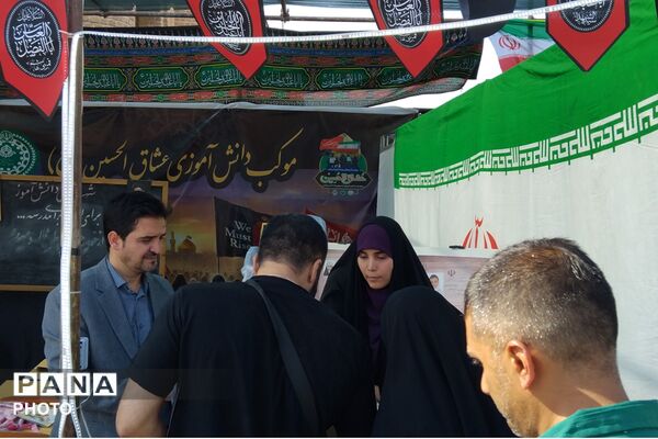 بهارستان دو در مسیر عشق؛ میزبانی فرهنگیان از زائران حسینی در عوارضی پرند