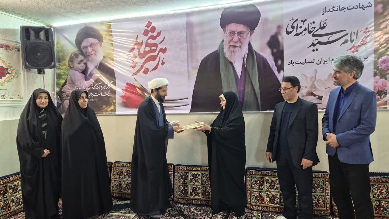 تجلیل از زوج فرهنگی‌ خانواده شهیداسدی 