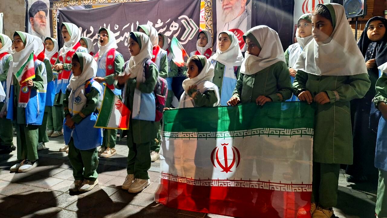 سفیران سلامت ناحیه شش در میدان دانشجو گرد هم آمدند