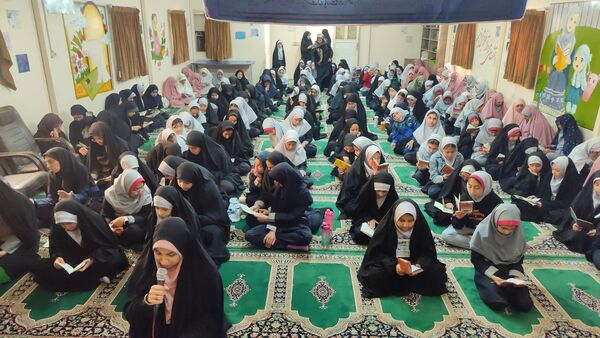 یادواره شهدا در دبستان شاهد حاج تقی آقا بزرگ ناحیه یک مشهد 