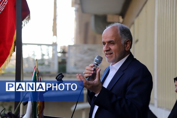 نواختن زنگ آغاز سال تحصیلی با حضور وزیر دادگستری 