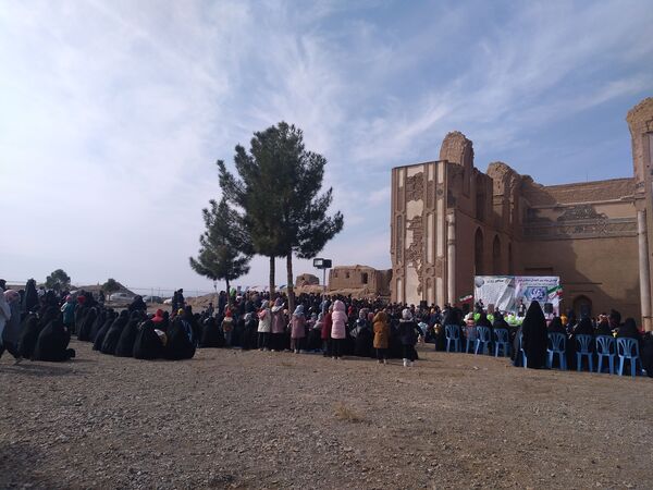 پیاده‌روی خانوادگی به مناسبت نیمه شعبان در روستای زوزن