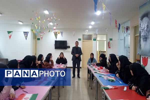 بازدید دانش‌آموزان دبیرستان عفت از کانون پرورش فکر کودکان و نوجوانان پارس‌آباد
