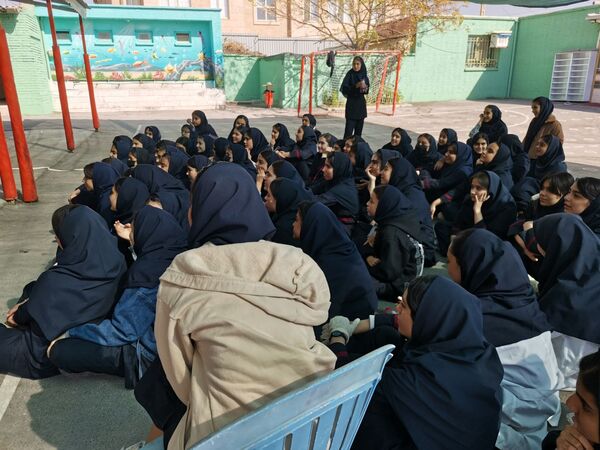 بزرگداشت روز آزمایشگاه در دبیرستان یغمای نیشابوری 