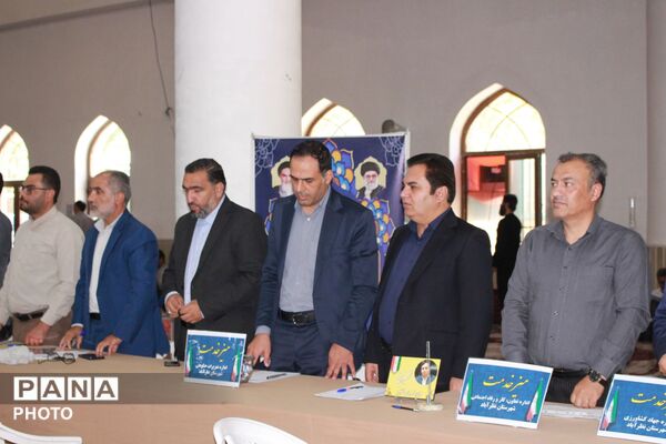 میز خدمت مسئولان برای رسیدگی به مسائل مردم شهرستان نظرآباد