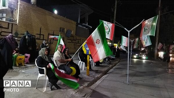 گذری بر اجتماع مردمی روبه روی دبیرستان نمونه فاطمه زهرا در نود و چهارمین شب 