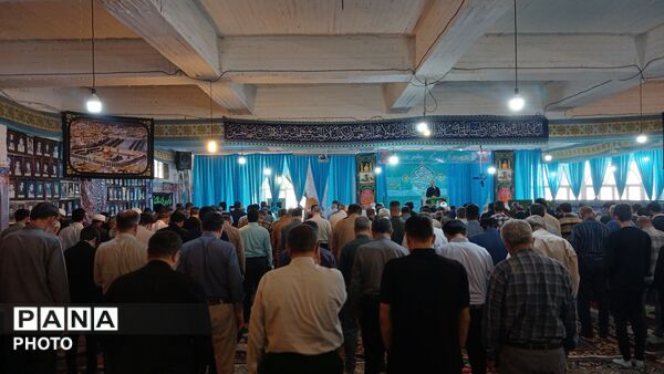 نماز جمعه فارسان؛ صف‌هایی که وحدت را به چشم آوردند