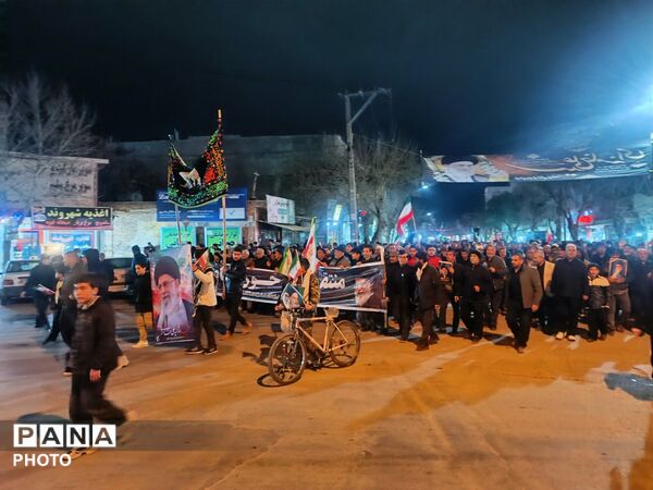 حضور با شکوه مردم آشخانه در هشتمین شب عزاداری رهبر معظم انقلاب