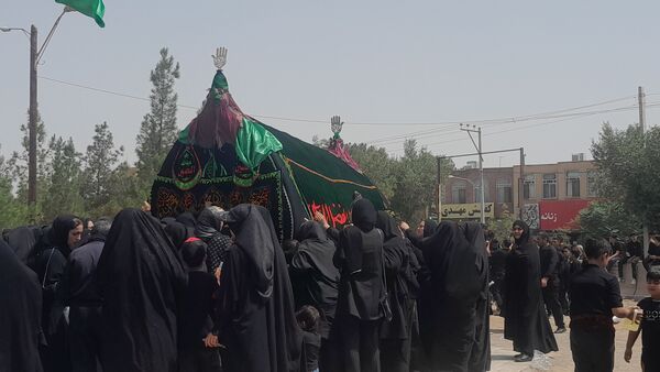 آیین نخل گردانی روز عاشورا با حضور کم نظیر مردم منطقه امامزاده بادرود