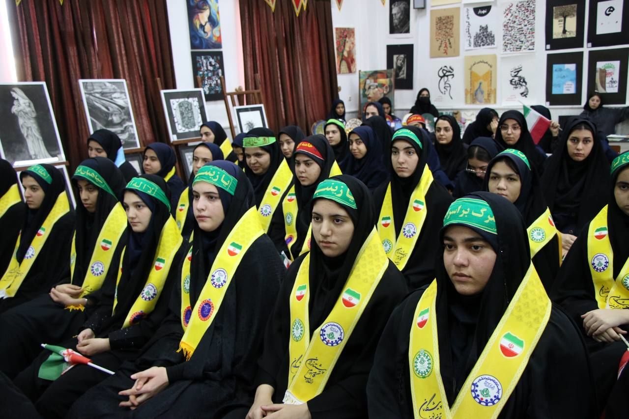 همایش «یاوران انقلاب» پیشتازان هنرستان شهریار تبریز