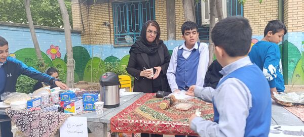 برپایی بازارچه در  دبستان امام جعفر صادق (ع) آشخانه