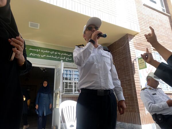 گرامیداشت هفته نیروی انتظامی در دبستان فرهنگ فرازمند