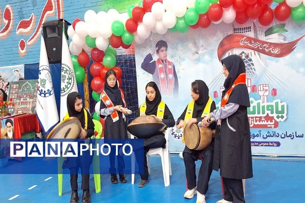 یاوران انقلاب؛روشنای مسیر نوجوانان امروز