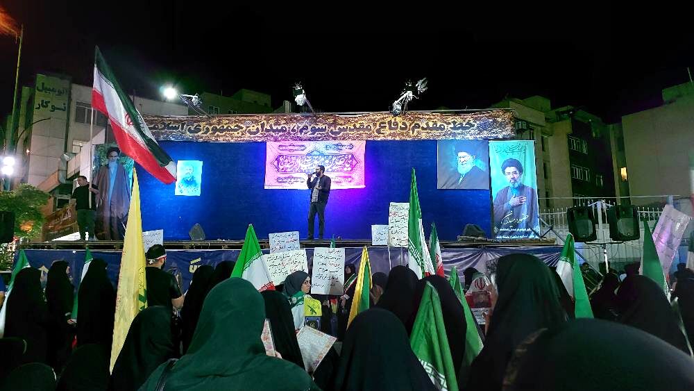 هفتاد شب متوالی حضور پرشور مردم در میدان جمهوری