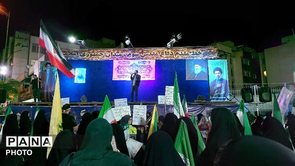 هفتاد شب متوالی حضور پرشور مردم در میدان جمهوری