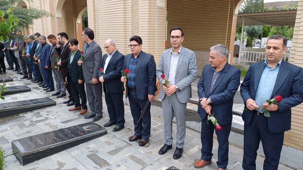 تجدید پیمان با شهدا به مناسبت هفته گرامیداشت مقام معلم