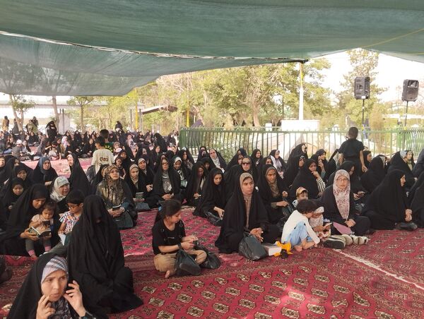 محفل نورانی دعای عرفه در گلزار شهدای شهرک طرق 