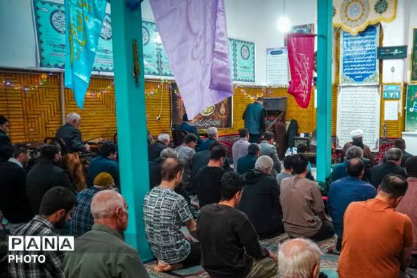 برپایی سفره افطاری در مسجد علی ابن ابیطالب نسیم‌شهر