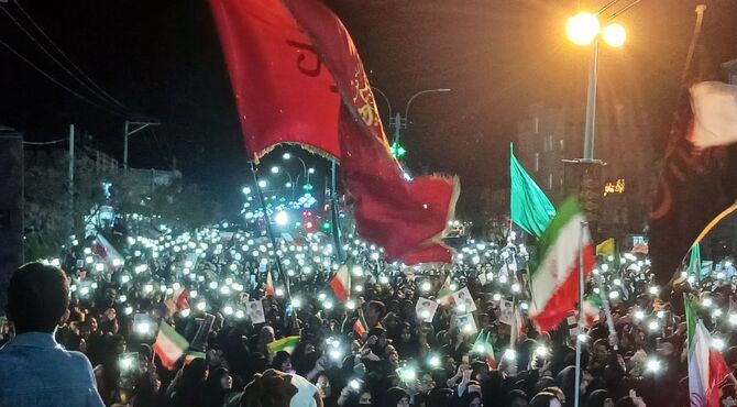 جوشش خون رهبر معظم انقلاب در رگ های مردم زرند 