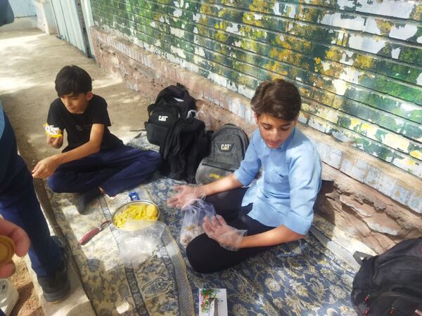 برگزاری جشنواره غذا و بازارچه دانش‌آموزی در دبیرستان نمونه دولتی دانش 