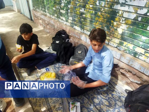 برگزاری جشنواره غذا و بازارچه دانش‌آموزی در دبیرستان نمونه دولتی دانش 